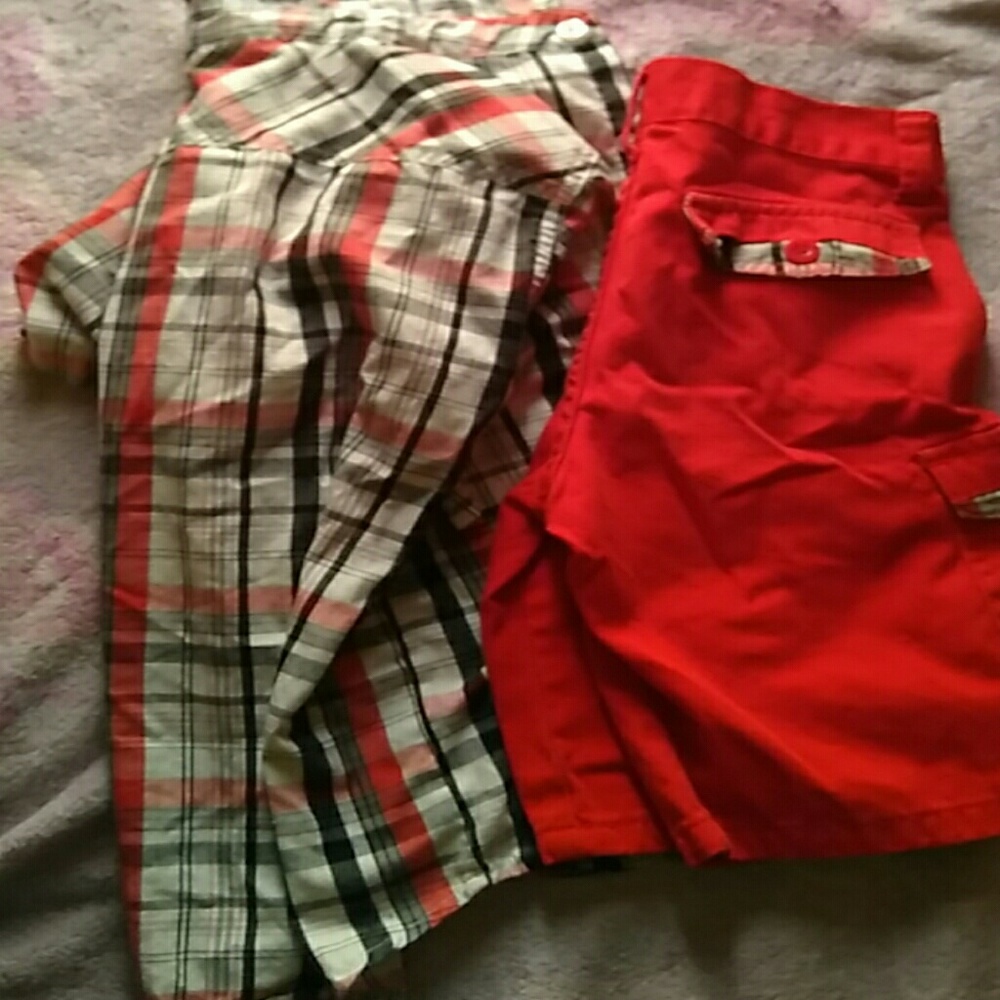 Red and white plaid outfit (kid)
